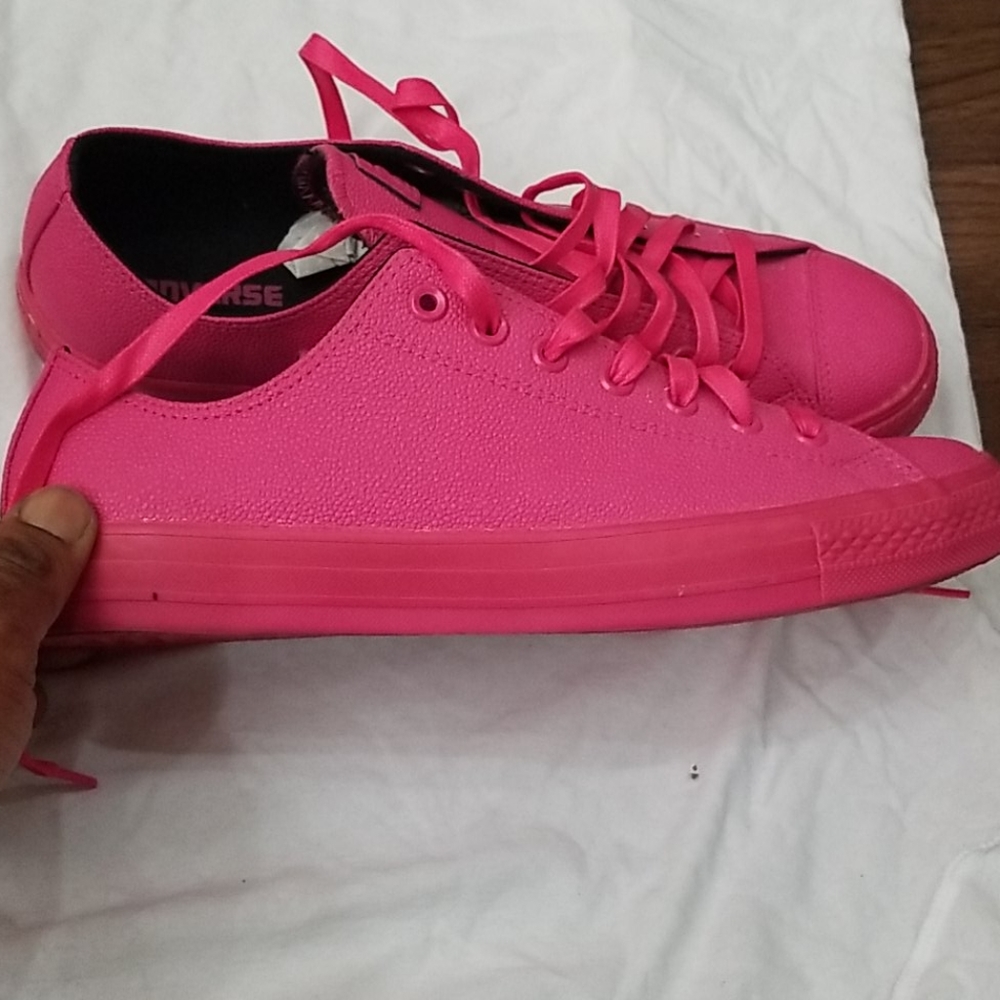 Pink Converse - Picture 2 of 5